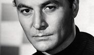 Robert Loggia